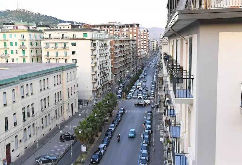 تختخواب و صبحانه Attico 195