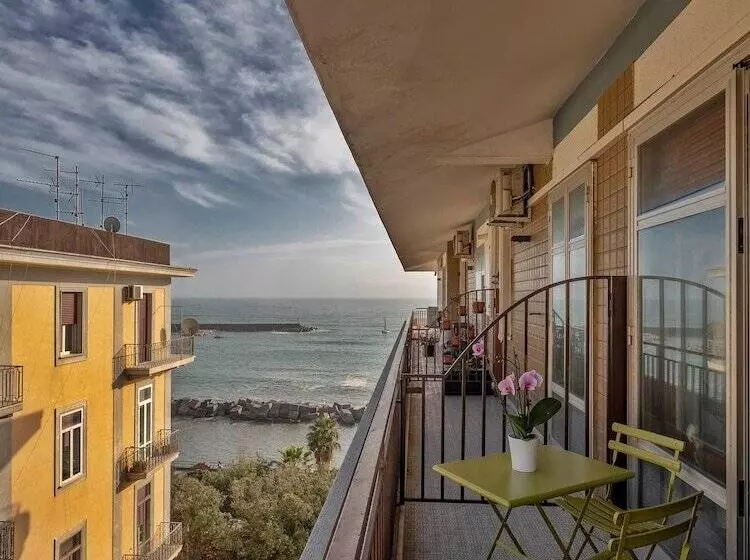 تختخواب و صبحانه Attico 195