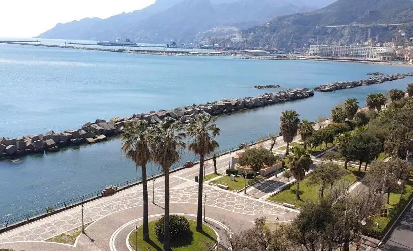 تختخواب و صبحانه Attico 195