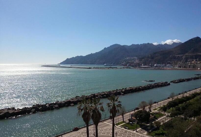 تختخواب و صبحانه Attico 195