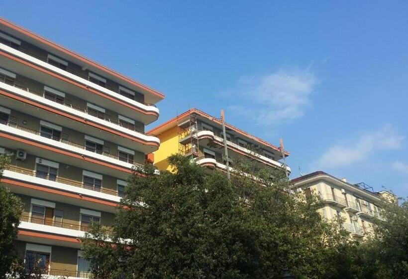 تختخواب و صبحانه Attico 195