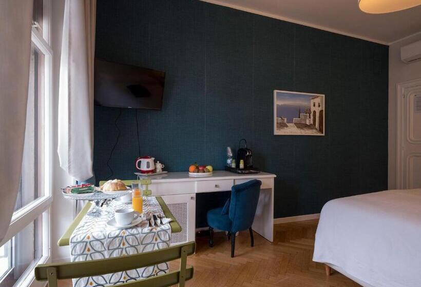 تختخواب و صبحانه Attico 195