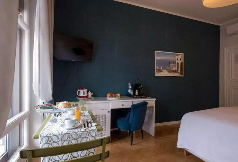 تختخواب و صبحانه Attico 195