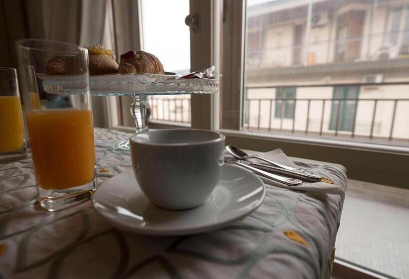 تختخواب و صبحانه Attico 195