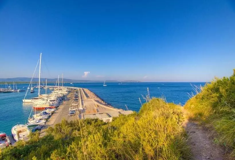 Hotelli Yacht Suite Cala Galera