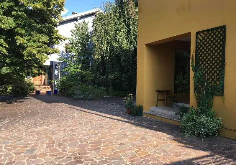 Aamiaismajoitus (B&B) La Casa Blu Di Monasteto