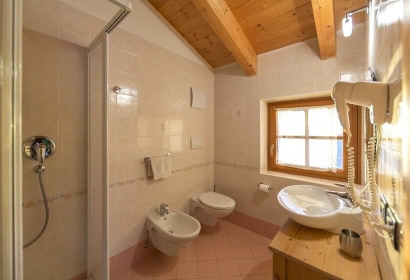 פונדק Rifugio Baita Cuz