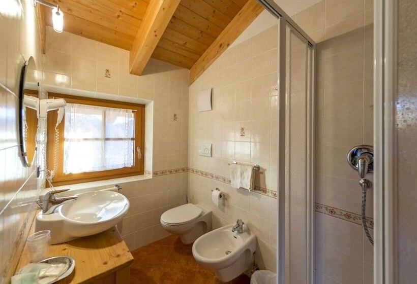 פונדק Rifugio Baita Cuz