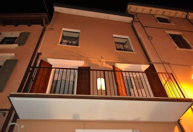 ベッドアンドブレックファースト Le Finestre Sul Borgo Rooms