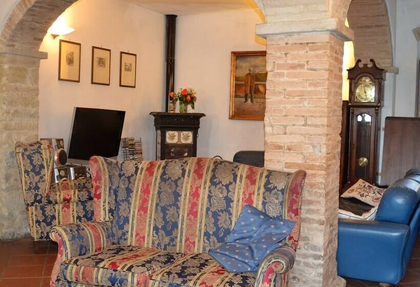 مبيت وإفطار Podere Badia