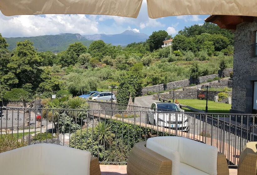 مسافرخانه Antico Borgo Petralia