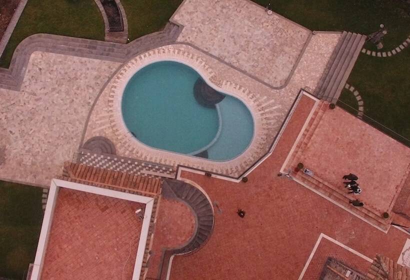 مسافرخانه Antico Borgo Petralia