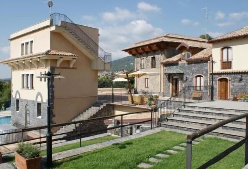 مسافرخانه Antico Borgo Petralia