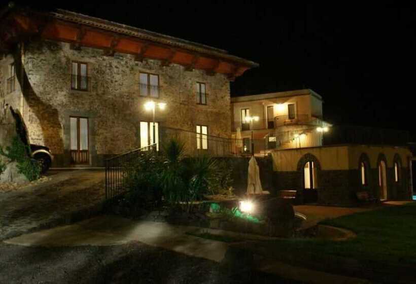 مسافرخانه Antico Borgo Petralia