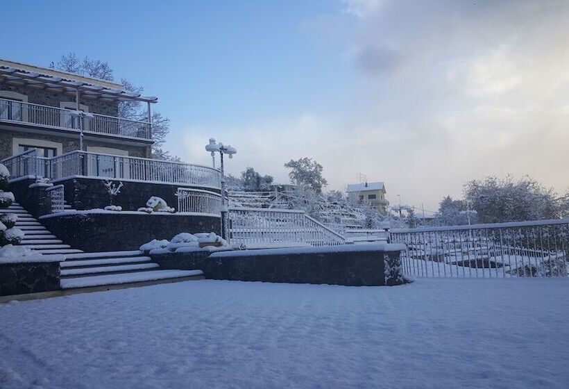 مسافرخانه Antico Borgo Petralia