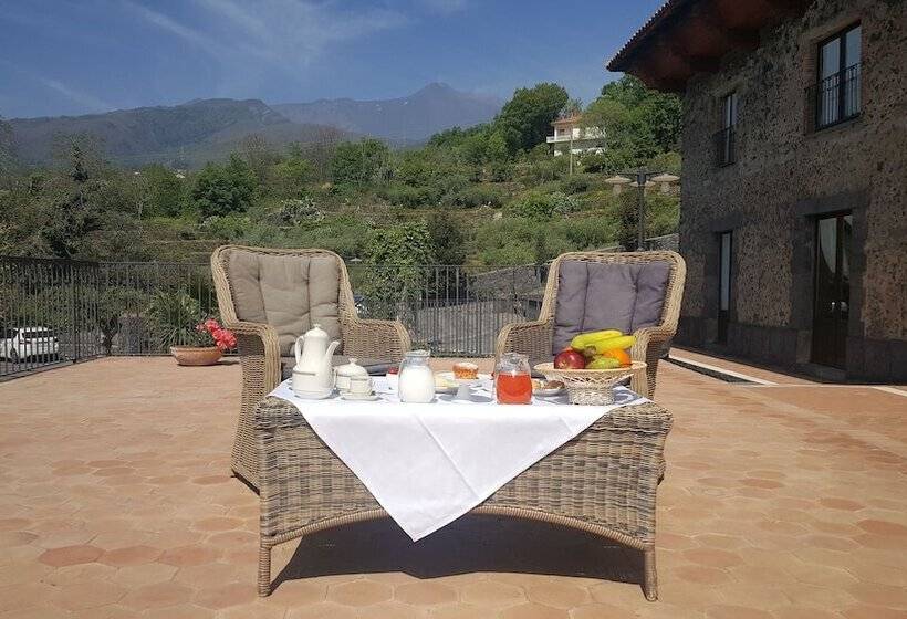 مسافرخانه Antico Borgo Petralia