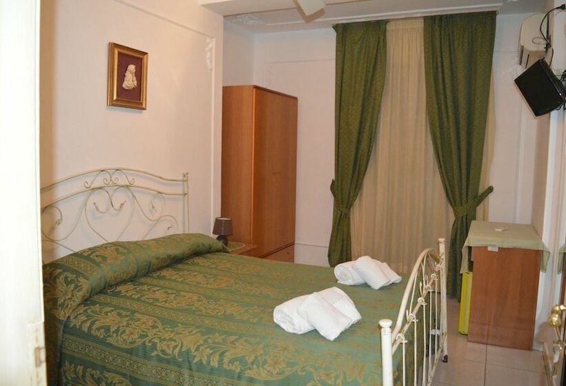 مسافرخانه Ristorante Pizzeria Le Voilier