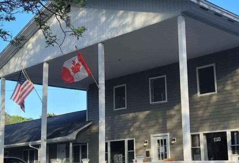 Hotelli Capt.'s Inn & Suites