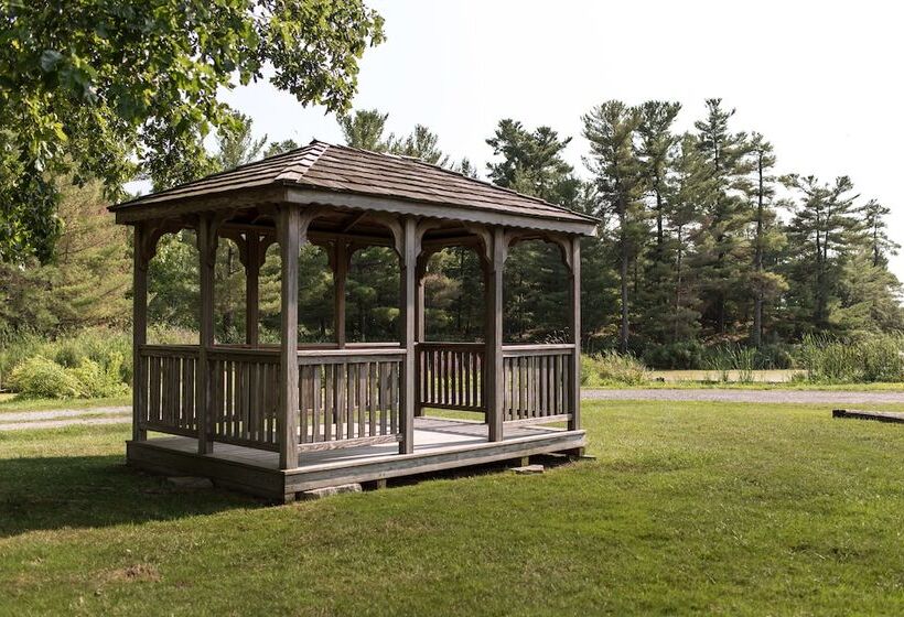 בית מלון כפרי Capt.'s Inn & Suites