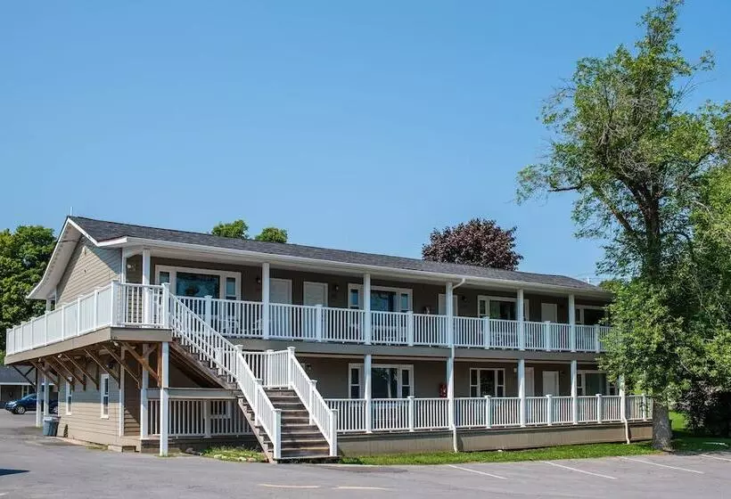 Hotelli Capt.'s Inn & Suites