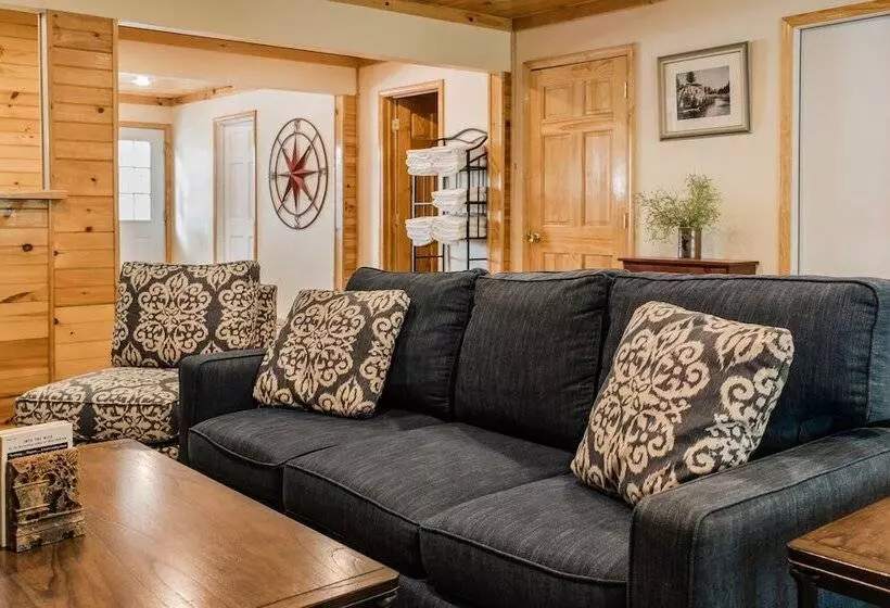 Hotelli Capt.'s Inn & Suites