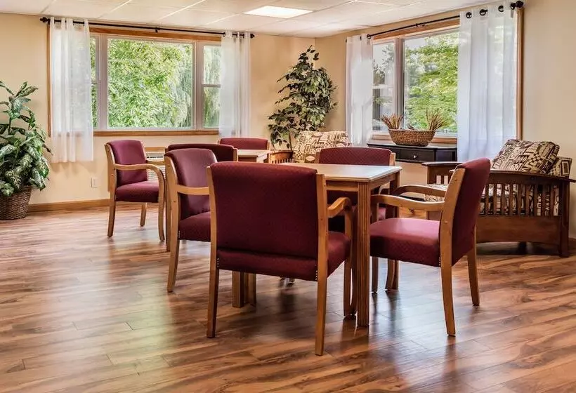 Hotelli Capt.'s Inn & Suites