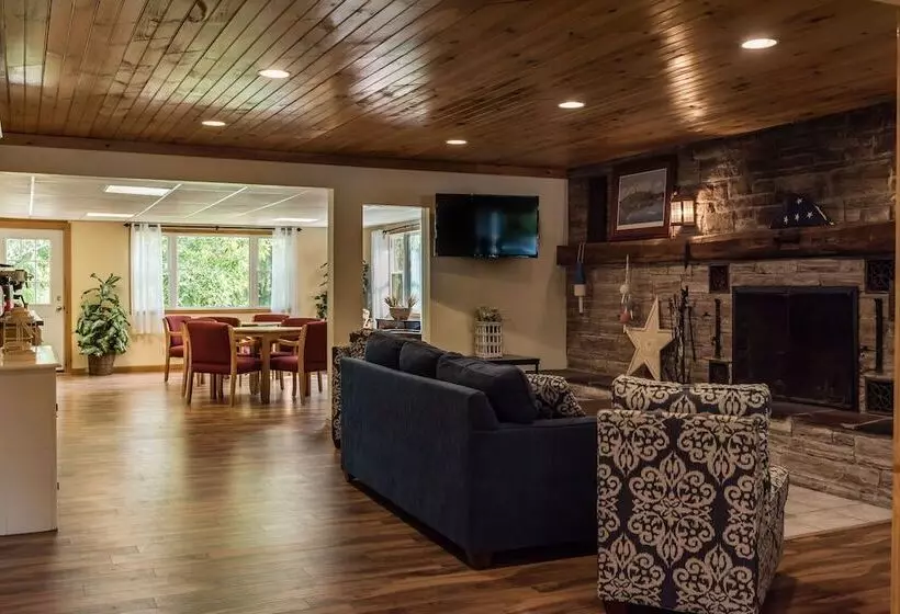 Hotelli Capt.'s Inn & Suites