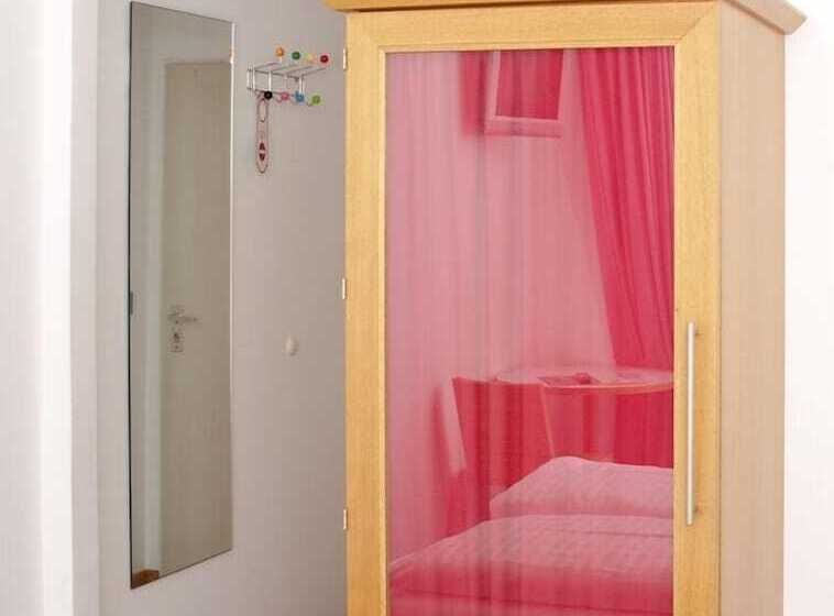 1st Creatif Hotel Elephant