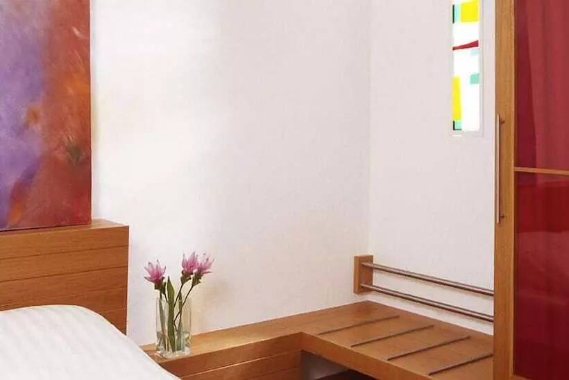 1st Creatif Hotel Elephant