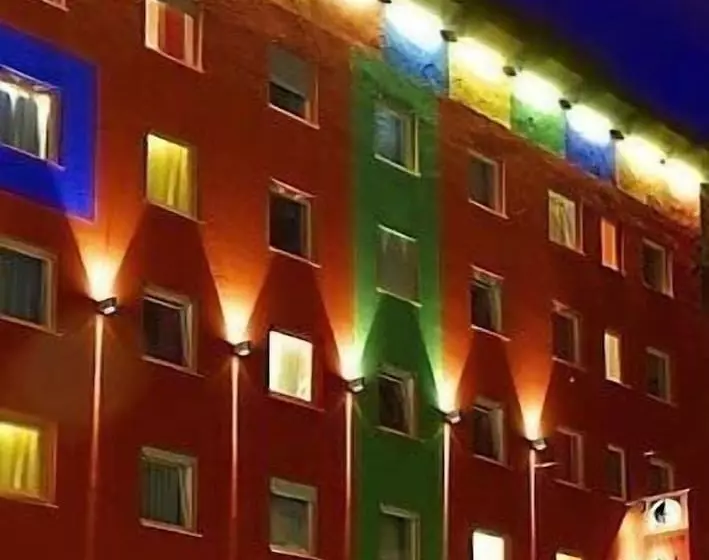 1st Creatif Hotel Elephant