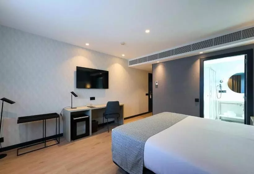 هتل Catalonia La Maquinista