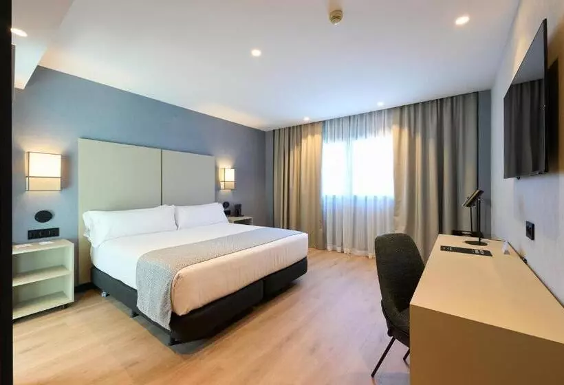 هتل Catalonia La Maquinista