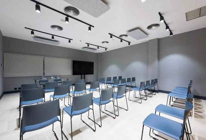 هتل Catalonia La Maquinista