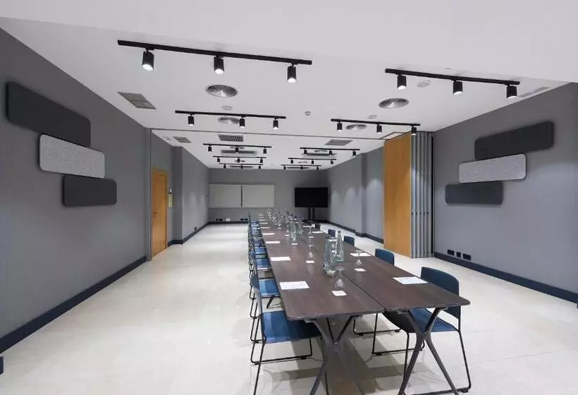 هتل Catalonia La Maquinista