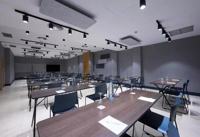 هتل Catalonia La Maquinista