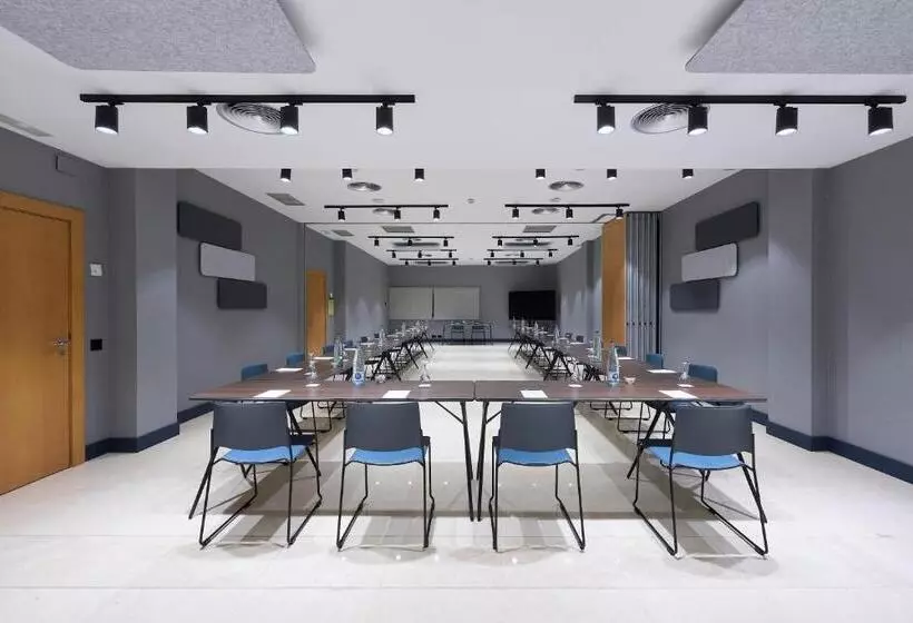 هتل Catalonia La Maquinista