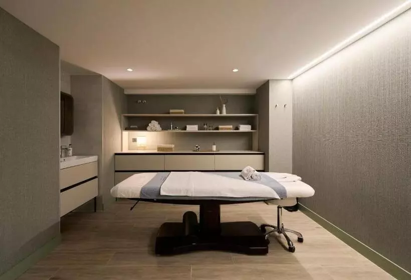 هتل Catalonia La Maquinista