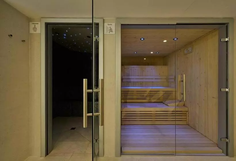 هتل Catalonia La Maquinista