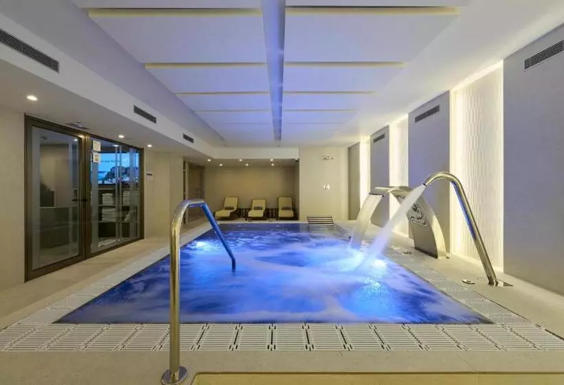 هتل Catalonia La Maquinista