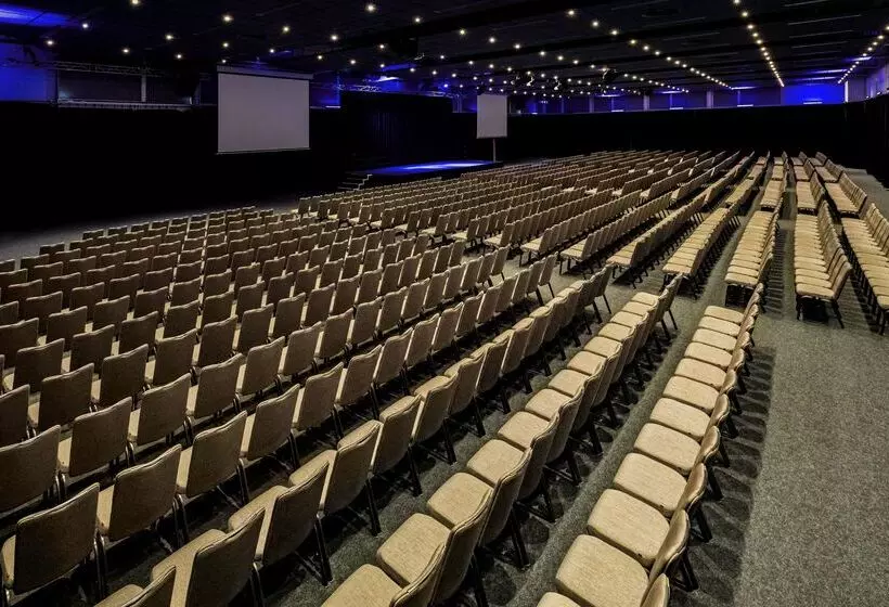 Отель NH Noordwijk Conference Centre Leeuwenhorst