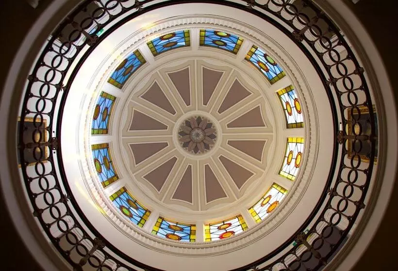 בית מלון כפרי Storrs Hall