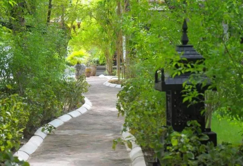 هتل Thazin Garden