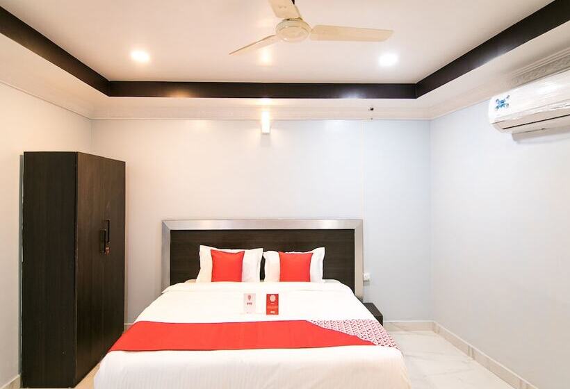 בית מלון כפרי Oyo 10811 Sri Sairam Residency