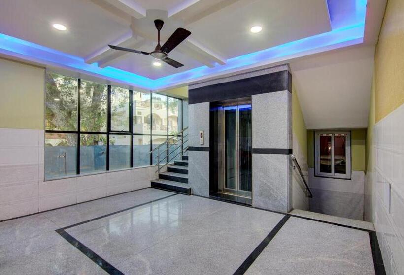 בית מלון כפרי Oyo 10811 Sri Sairam Residency