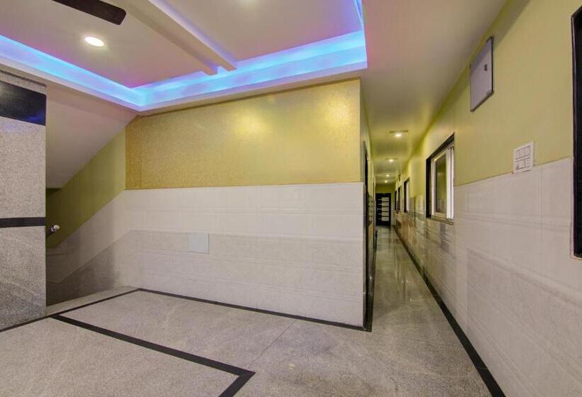 בית מלון כפרי Oyo 10811 Sri Sairam Residency