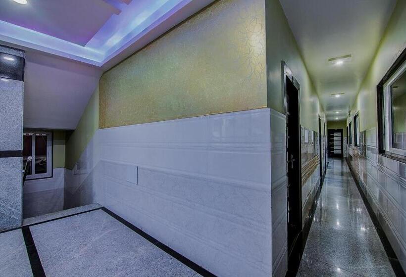 בית מלון כפרי Oyo 10811 Sri Sairam Residency