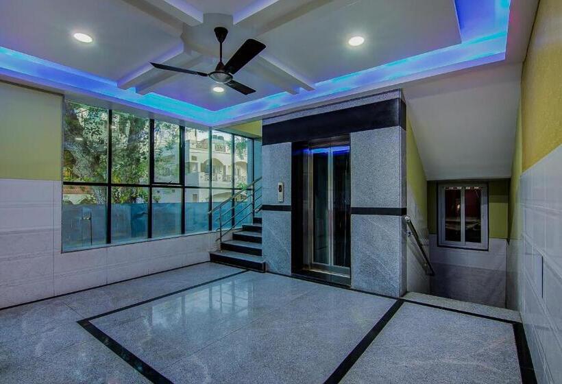 בית מלון כפרי Oyo 10811 Sri Sairam Residency