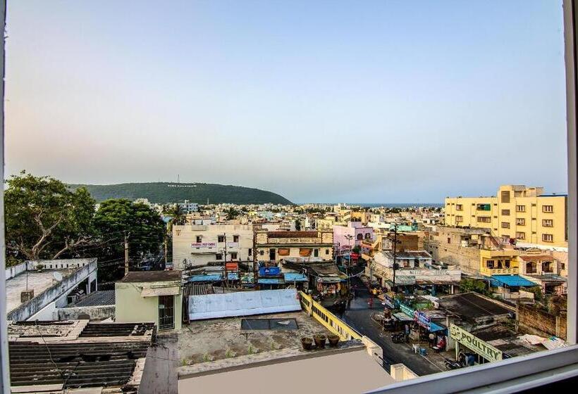 בית מלון כפרי Oyo 10811 Sri Sairam Residency