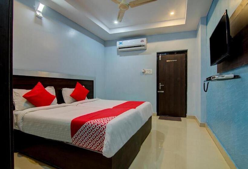 בית מלון כפרי Oyo 10811 Sri Sairam Residency