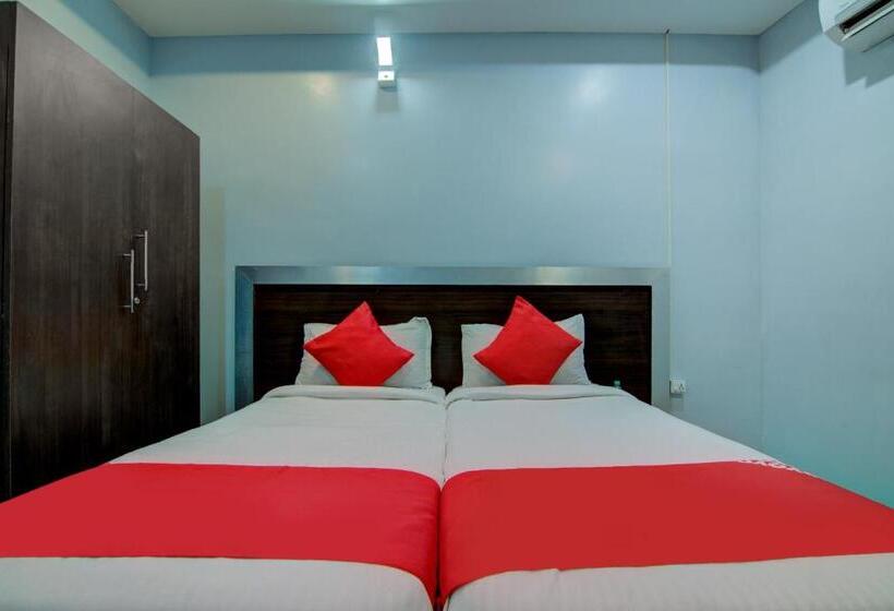 בית מלון כפרי Oyo 10811 Sri Sairam Residency